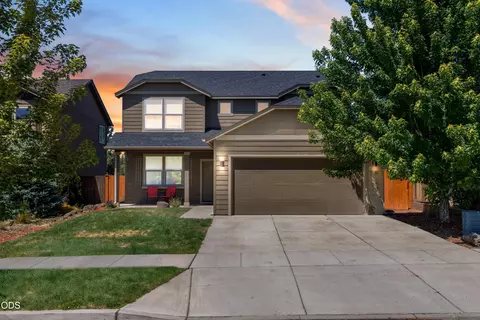 Exterior - 21382 NEagle Crossing Ave, Bend, OR 97701 photo 3 of 9