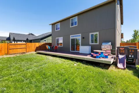 Exterior - 21382 NEagle Crossing Ave, Bend, OR 97701 photo 8 of 9