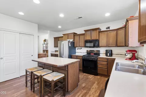 Kitchen - 21382 NEagle Crossing Ave, Bend, OR 97701 photo 5 of 5