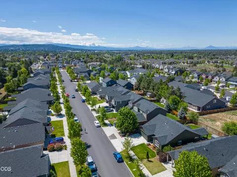 View/Area - 21382 NEagle Crossing Ave, Bend, OR 97701 photo 11 of 12