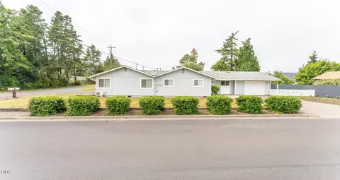 2025 Pine St, Florence, OR 97439