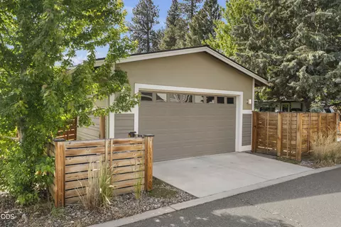 Exterior - 63378 NW Clearstone Dr, Bend, OR 97703 photo 8 of 10