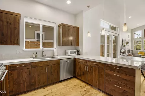 Kitchen - 63378 NW Clearstone Dr, Bend, OR 97703 photo 1 of 3