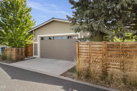 Exterior - 63378 NW Clearstone Dr, Bend, OR 97703 photo 7 of 10
