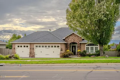 410 Lone Oak Dr, Medford, OR 97504