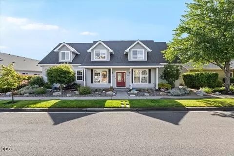 928 Buck Point St, Central Point, OR 97502