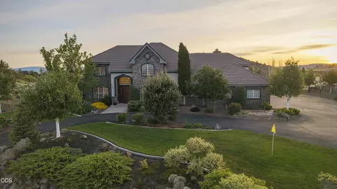2646 Fairway Dr, Klamath Falls, OR 97601