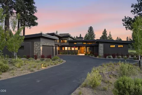 61591 Hosmer Lake Dr, Bend, OR 97702