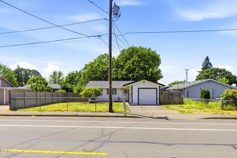 130 NE Geary St, Albany, OR 97321