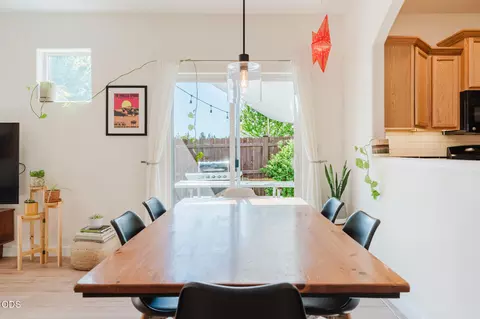 Dining - 623 SE Glencoe Pl, Bend, OR 97702 photo 5 of 5