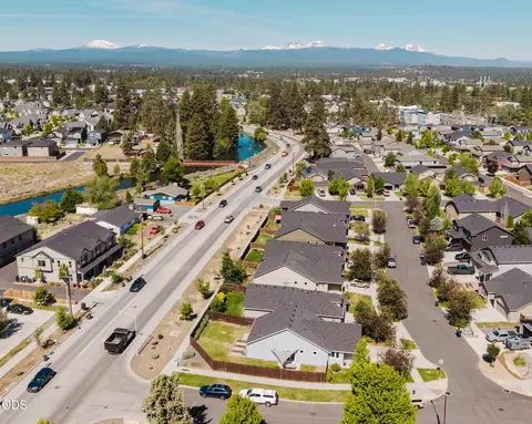 View/Area - 623 SE Glencoe Pl, Bend, OR 97702 photo 5 of 7