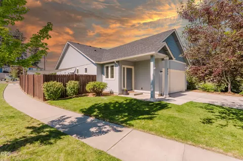 623 SE Glencoe Pl, Bend, OR 97702