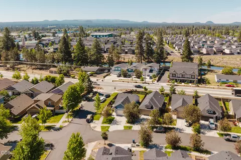 View/Area - 623 SE Glencoe Pl, Bend, OR 97702 photo 6 of 7