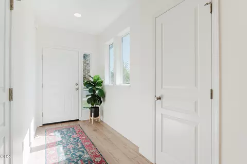 Entry Way - 623 SE Glencoe Pl, Bend, OR 97702 photo 1 of 1