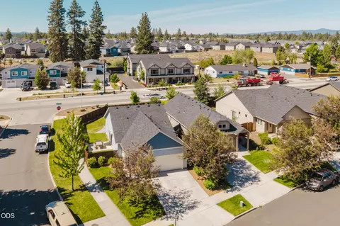 View/Area - 623 SE Glencoe Pl, Bend, OR 97702 photo 1 of 7