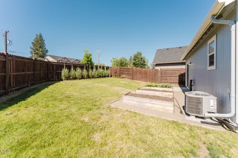 Exterior - 623 SE Glencoe Pl, Bend, OR 97702 photo 9 of 9
