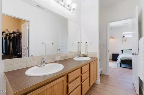 Bath - 623 SE Glencoe Pl, Bend, OR 97702 photo 1 of 3