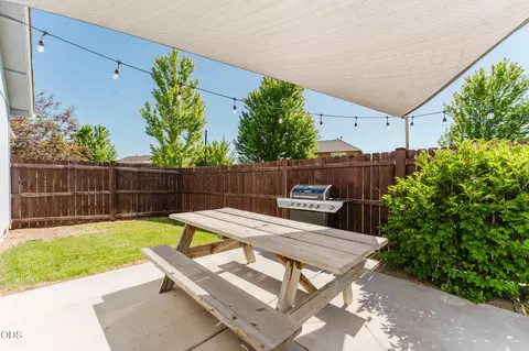 Exterior - 623 SE Glencoe Pl, Bend, OR 97702 photo 6 of 9
