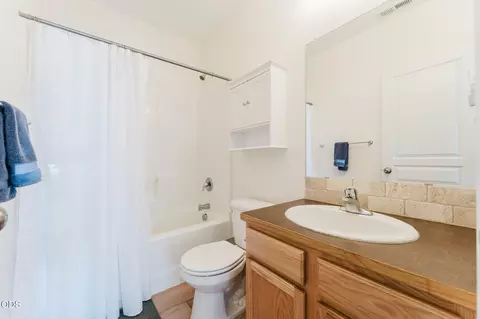 Bath - 623 SE Glencoe Pl, Bend, OR 97702 photo 3 of 3