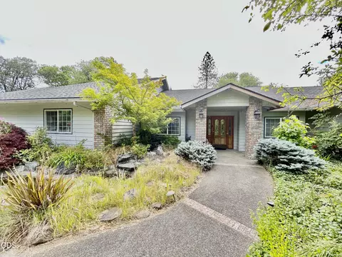 2075 SW Allen Creek Rd, Grants Pass, OR 97527