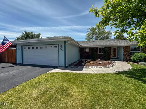 5482 Knightwood Dr, Klamath Falls, OR 97603
