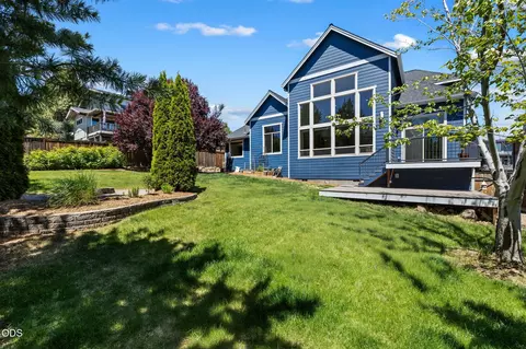 Exterior - 629 NW Powell Butte Loop, Bend, OR 97703 photo 7 of 9