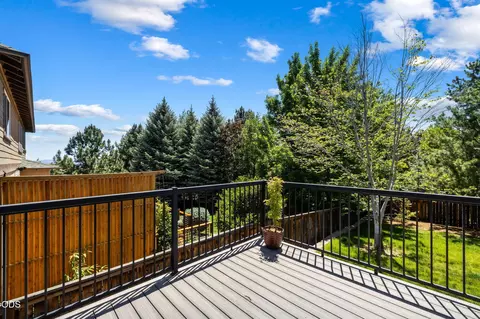Exterior - 629 NW Powell Butte Loop, Bend, OR 97703 photo 5 of 9