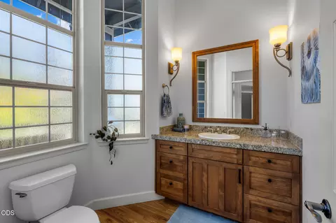 Bath - 629 NW Powell Butte Loop, Bend, OR 97703 photo 4 of 6