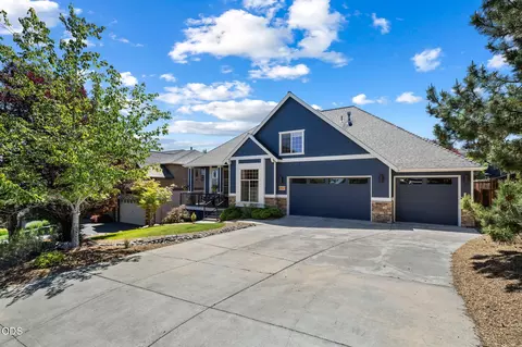 Exterior - 629 NW Powell Butte Loop, Bend, OR 97703 photo 2 of 9