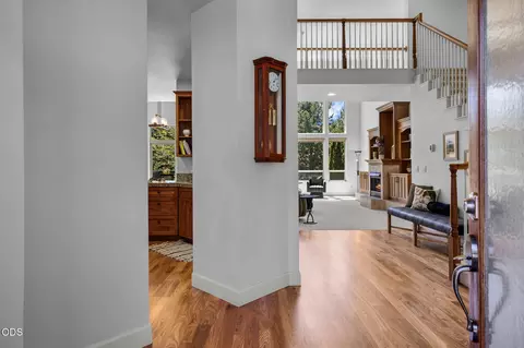Entry Way - 629 NW Powell Butte Loop, Bend, OR 97703 photo 1 of 3