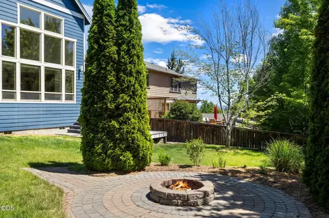 Exterior - 629 NW Powell Butte Loop, Bend, OR 97703 photo 8 of 9