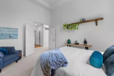 Bedroom - 629 NW Powell Butte Loop, Bend, OR 97703 photo 3 of 7