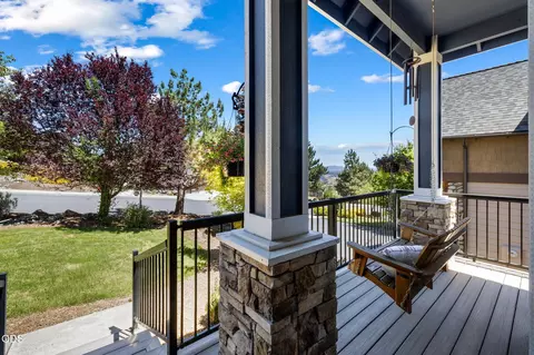 Exterior - 629 NW Powell Butte Loop, Bend, OR 97703 photo 4 of 9