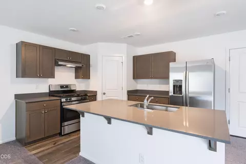 Kitchen - 16681 Cottage Pine St, La Pine, OR 97739 photo 1 of 2