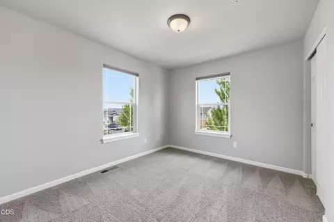 Bedroom - 62719 Hawkview Rd, Bend, OR 97701 photo 6 of 7