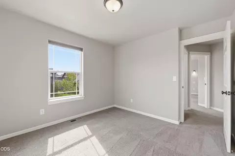 Bedroom - 62719 Hawkview Rd, Bend, OR 97701 photo 5 of 7