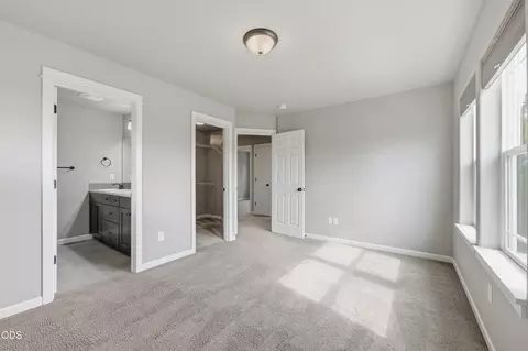 Bedroom - 62719 Hawkview Rd, Bend, OR 97701 photo 4 of 7