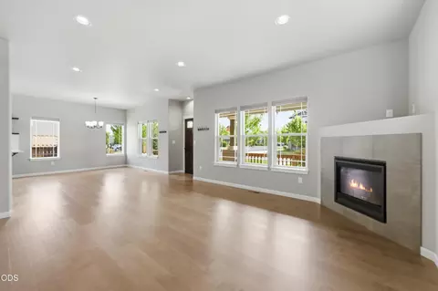 Living - 62719 Hawkview Rd, Bend, OR 97701 photo 3 of 7