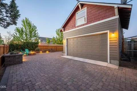 Exterior - 62719 Hawkview Rd, Bend, OR 97701 photo 10 of 15