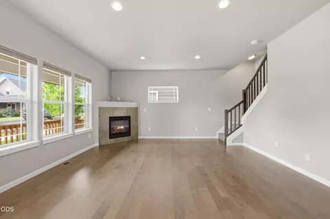 Living - 62719 Hawkview Rd, Bend, OR 97701 photo 5 of 7