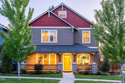 62719 Hawkview Rd, Bend, OR 97701