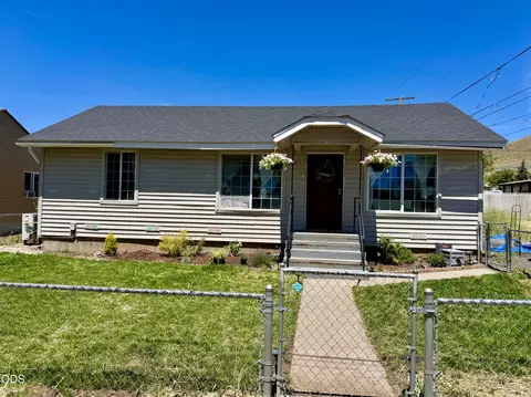 5253 Peggy Ave, Klamath Falls, OR 97601