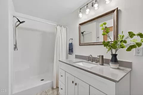 Bath - 63235 Anika Ln, Bend, OR 97701 photo 5 of 6