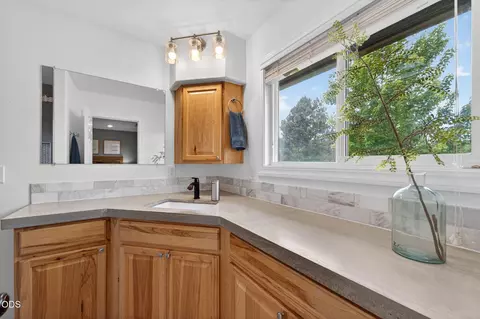 Bath - 63235 Anika Ln, Bend, OR 97701 photo 1 of 6