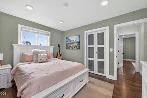 Bedroom - 63235 Anika Ln, Bend, OR 97701 photo 7 of 7