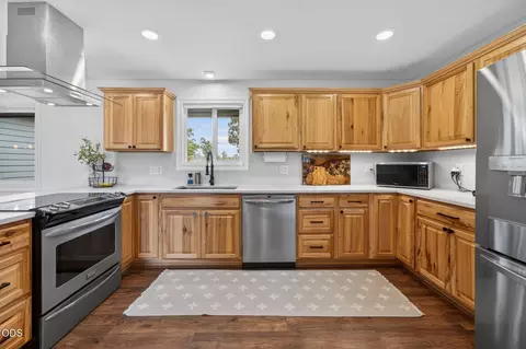 Kitchen - 63235 Anika Ln, Bend, OR 97701 photo 3 of 4