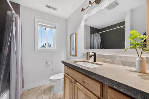 Bath - 63235 Anika Ln, Bend, OR 97701 photo 3 of 6