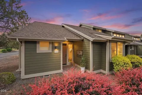 1354 Highland View Loop, Redmond, OR 97756