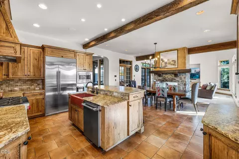 Kitchen - 22887 Ghost Tree Ln, Bend, OR 97701 photo 3 of 4