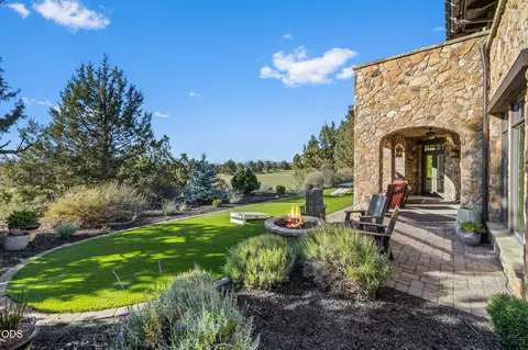 Exterior - 22887 Ghost Tree Ln, Bend, OR 97701 photo 4 of 8